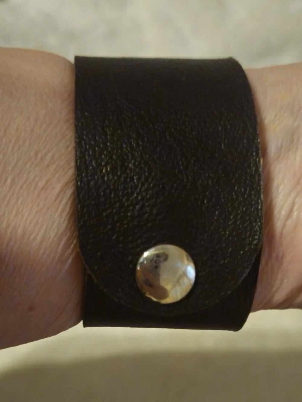 Turquoise Stones and Brown Leather Cuff Bracelet - Picture 2 of 2